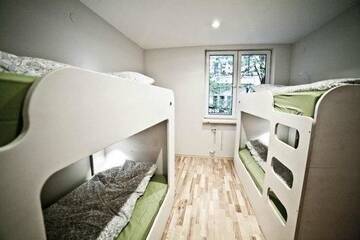 Кровать в общем номере с 4 кроватями и общей ванной комнатой в  Tapir Hostel